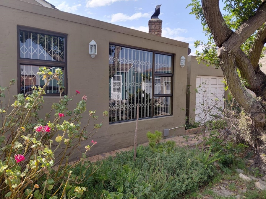 To Let 3 Bedroom Property for Rent in Northpine Western Cape